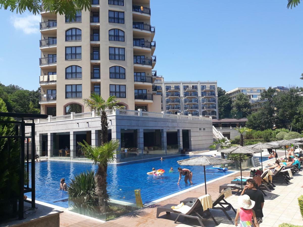 Private Apartments In Hotel Dolce Vita Zlatni pjasătsi Eksteriør bilde